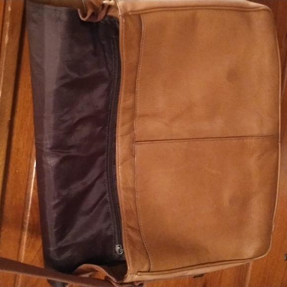 Kenneth Cole Reaction "Risky Business" Colombian Leather Business Messenger Bag - Picture 13 of 16